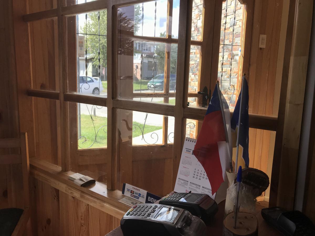 Hostal Los Pioneros Пуерто-Наталес Екстер'єр фото